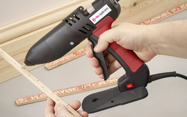 Power Adhesives reintroduces Tec 810 hot melt applicator