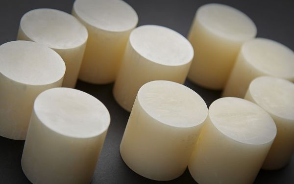 Solid vs Solvent-based adhesives – The Vactac advantage for composite manufacturing