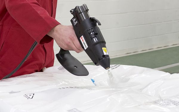 Tecbond Spray vs Spray Cans – Why you should make the switch