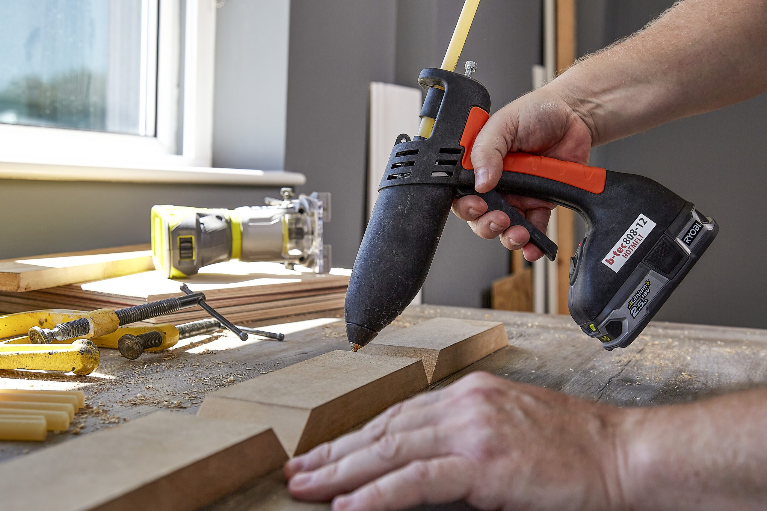 Three advantages of using hot melt adhesives for woodworking Power